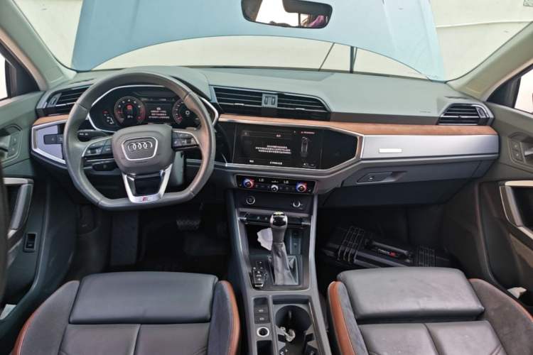 Used Audi Q3 Sportback 2020 40 TFSI Fashion Model Center Console