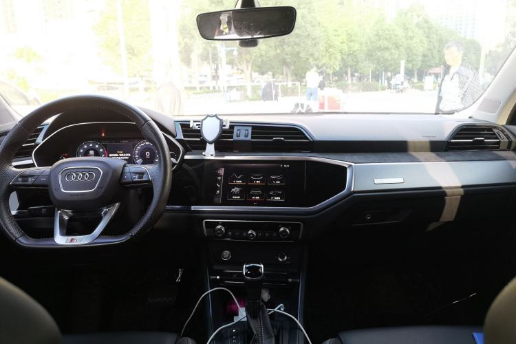 Used Audi Q3 Sportback 2020 40 TFSI Fashion Model Center Console