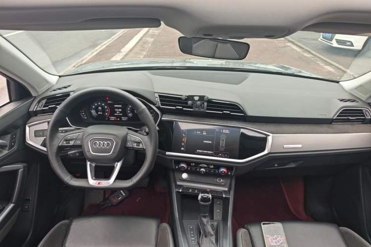 Used Audi Q3 Sportback 2020 40 TFSI Fashion Model Center Console