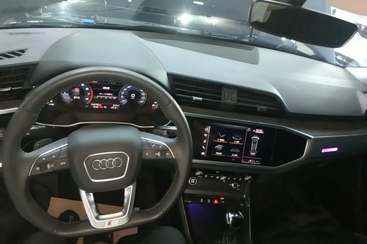 Used Audi Q3 Sportback 2020 40 TFSI Fashion Model Center Console