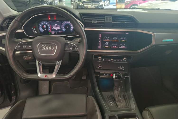 Used Audi Q3 Sportback 2020 40 TFSI Fashion Model Center Console