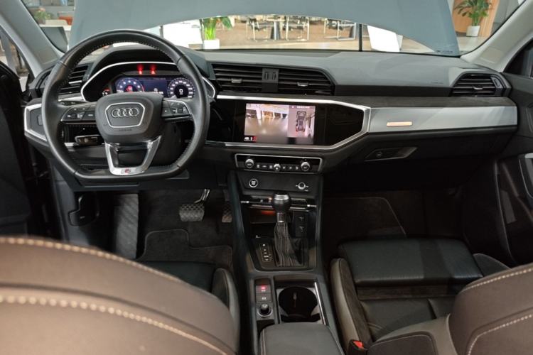 Used Audi Q3 Sportback 2020 40 TFSI Fashion Model Center Console