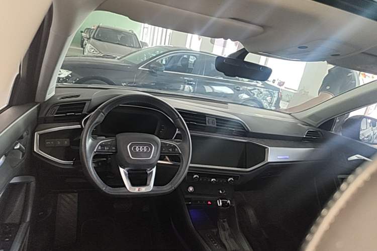 Used Audi Q3 Sportback 2020 40 TFSI Fashion Model Center Console