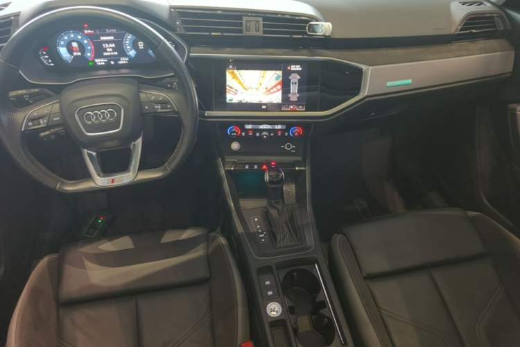 Used Audi Q3 Sportback 2020 40 TFSI Fashion Model Center Console