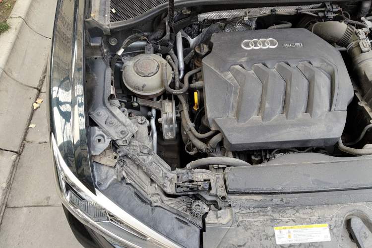 Used Audi Q3 Sportback 2020 40 TFSI Fashion Model Engine Bay Right
