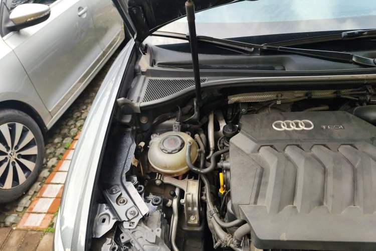 Used Audi Q3 Sportback 2020 40 TFSI Fashion Model Engine Bay Right