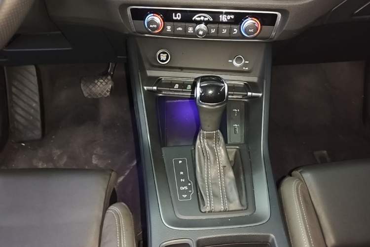 Used Audi Q3 Sportback 2020 40 TFSI Fashion Model Gear Lever