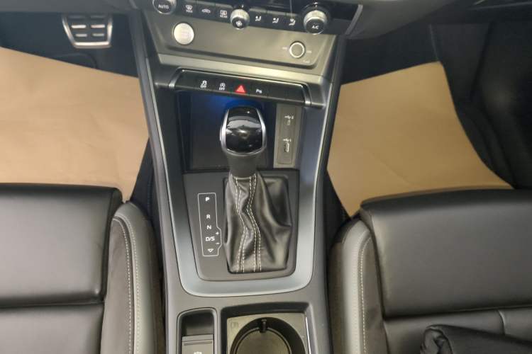 Used Audi Q3 Sportback 2020 40 TFSI Fashion Model Gear Lever