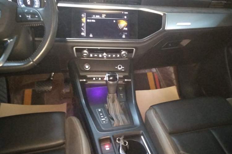 Used Audi Q3 Sportback 2020 40 TFSI Fashion Model Gear Lever