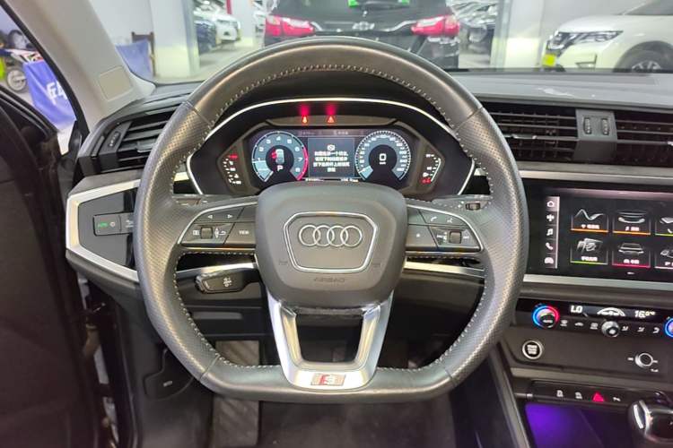 Used Audi Q3 Sportback 2020 40 TFSI Fashion Model Steering Wheel