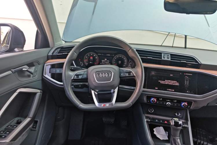 Used Audi Q3 Sportback 2020 40 TFSI Fashion Model Steering Wheel