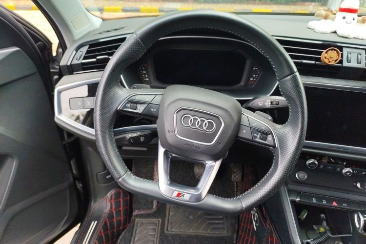 Used Audi Q3 Sportback 2020 40 TFSI Fashion Model Steering Wheel