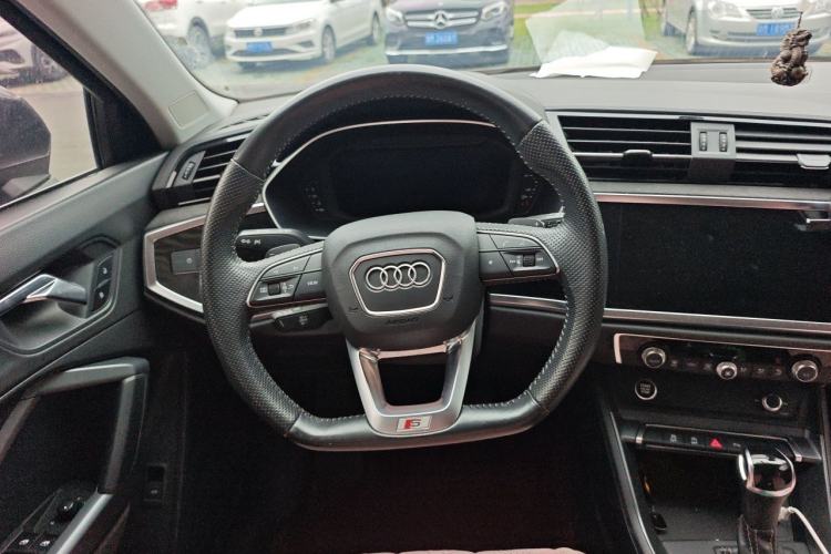 Used Audi Q3 Sportback 2020 40 TFSI Fashion Model Steering Wheel