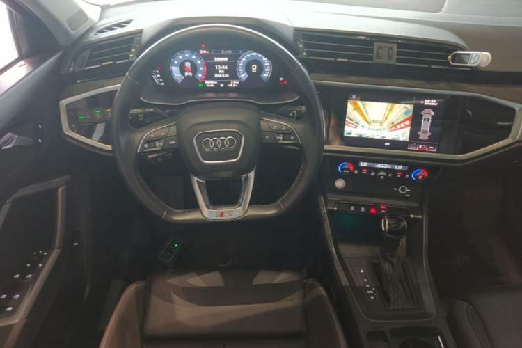 Used Audi Q3 Sportback 2020 40 TFSI Fashion Model Steering Wheel