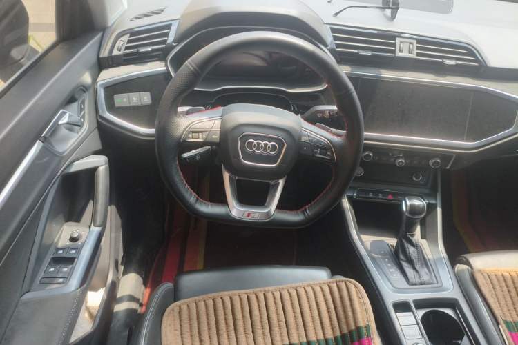 Used Audi Q3 Sportback 2020 40 TFSI Fashion Model Steering Wheel