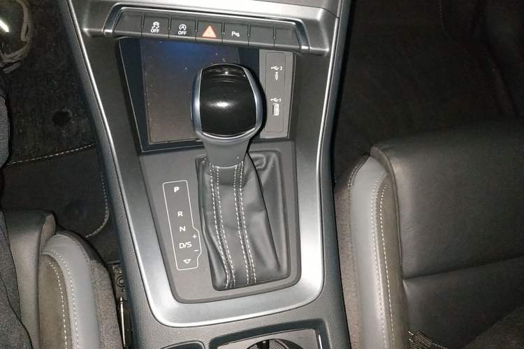 Used Audi Q3 Sportback 2020 40 TFSI Fashion Model Gear Lever