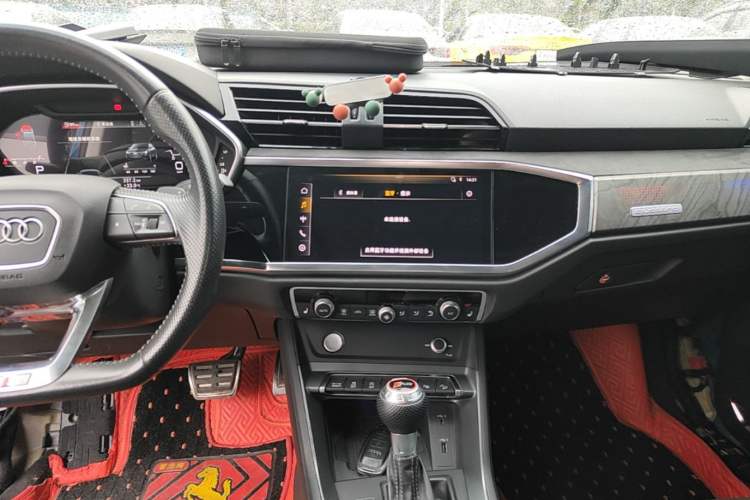 Used Audi Q3 Sportback 2020 45 TFSI quattro Luxury Edition Audio And AC Panel