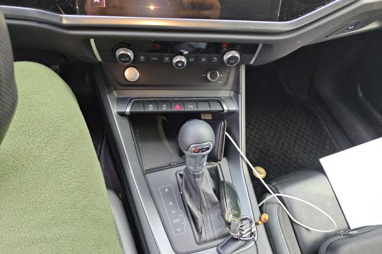 Used Audi Q3 Sportback 2020 40 TFSI Fashion Model Gear Lever
