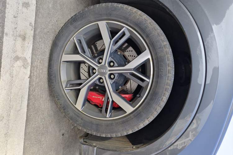 Used Audi Q3 Sportback 2020 40 TFSI Fashion Model Right Front Wheel Hub