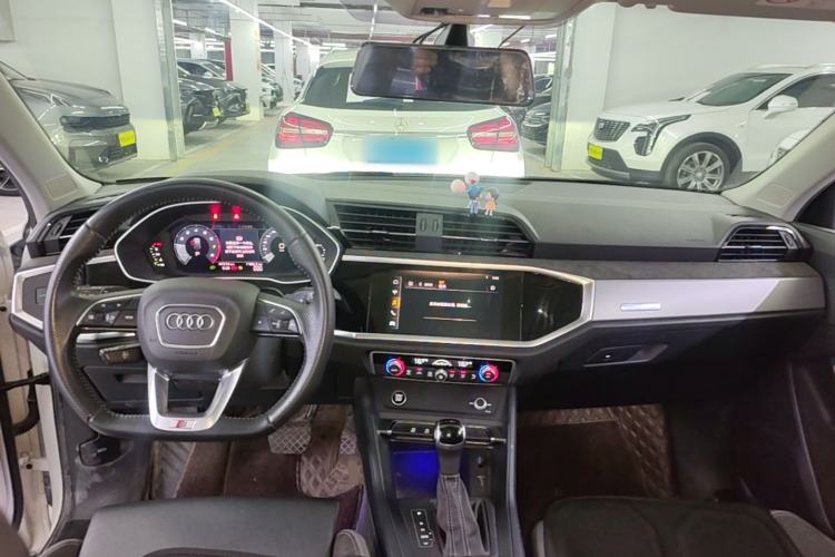 Used Audi Q3 Sportback 2020 40 TFSI Fashion Model Center Console