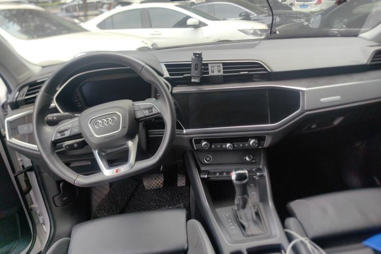 Used Audi Q3 Sportback 2020 40 TFSI Fashion Model Center Console