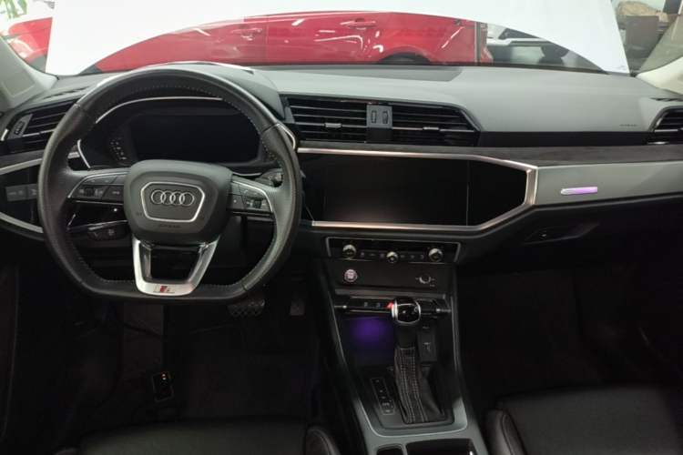 Used Audi Q3 Sportback 2020 40 TFSI Fashion Model Center Console