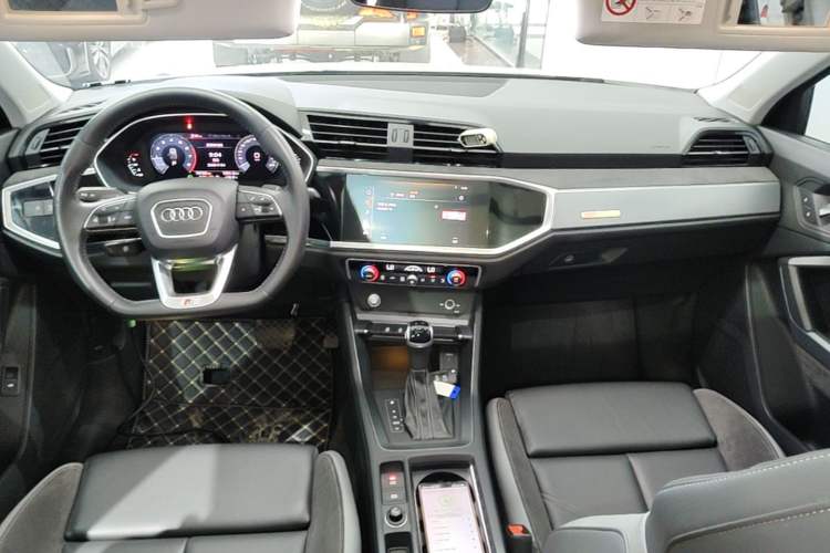 Used Audi Q3 Sportback 2020 40 TFSI Fashion Model Center Console