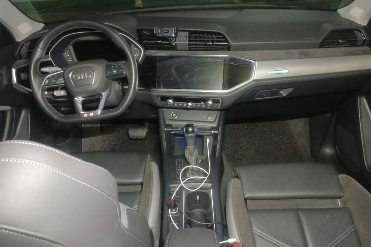 Used Audi Q3 Sportback 2020 40 TFSI Fashion Model Center Console