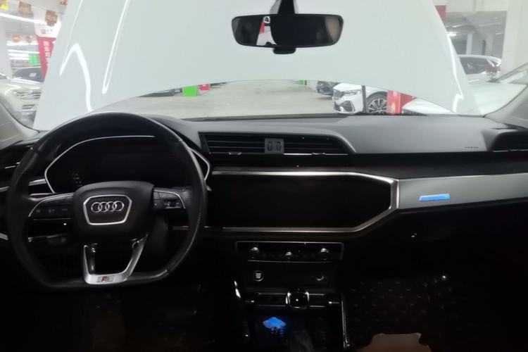 Used Audi Q3 Sportback 2020 40 TFSI Fashion Model Center Console