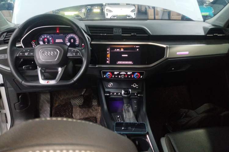 Used Audi Q3 Sportback 2020 40 TFSI Fashion Model Center Console