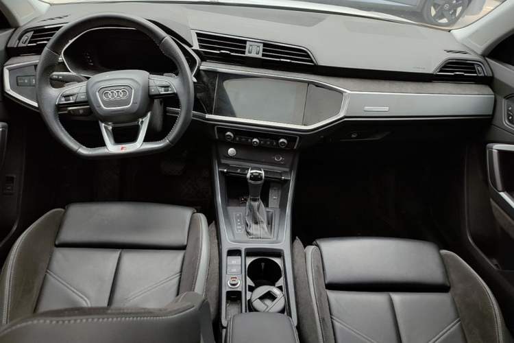 Used Audi Q3 Sportback 2020 40 TFSI Fashion Model Center Console