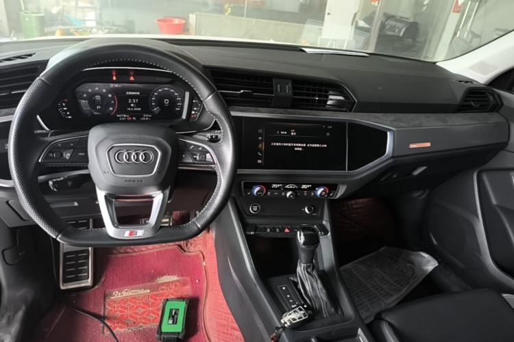 Used Audi Q3 Sportback 2020 40 TFSI Fashion Model Center Console