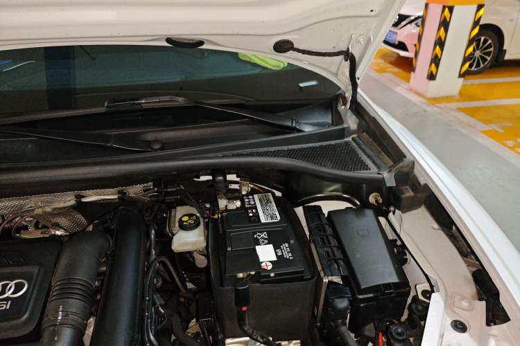 Used Audi Q3 Sportback 2020 35 TFSI Ambition Edition Engine Bay Left