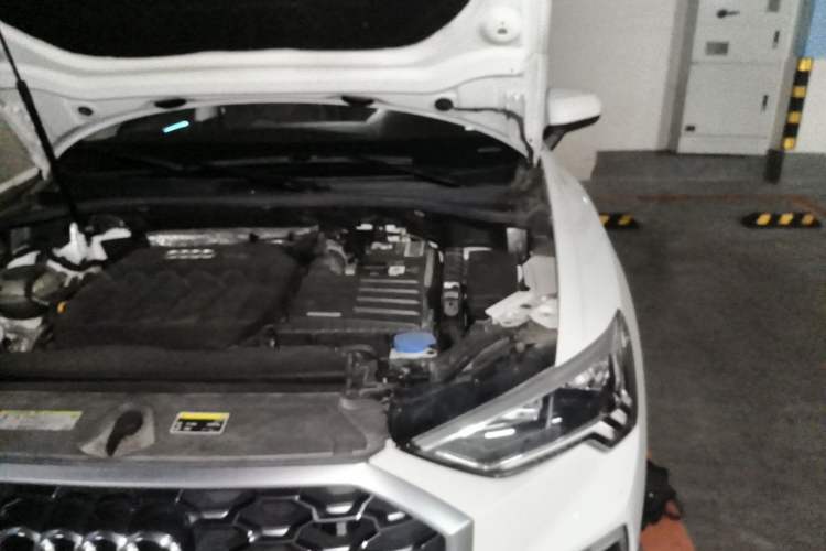 Used Audi Q3 Sportback 2020 40 TFSI Fashion Model Engine Bay Left
