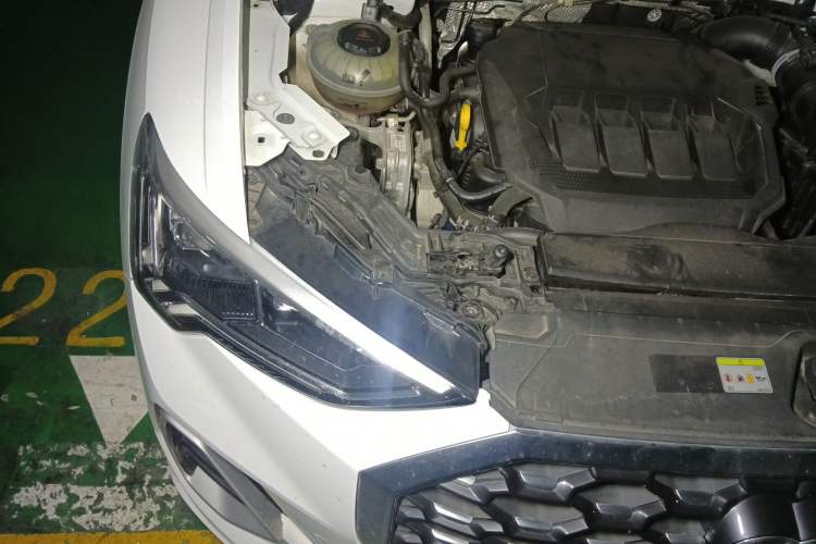 Used Audi Q3 Sportback 2020 40 TFSI Fashion Model Engine Bay Right