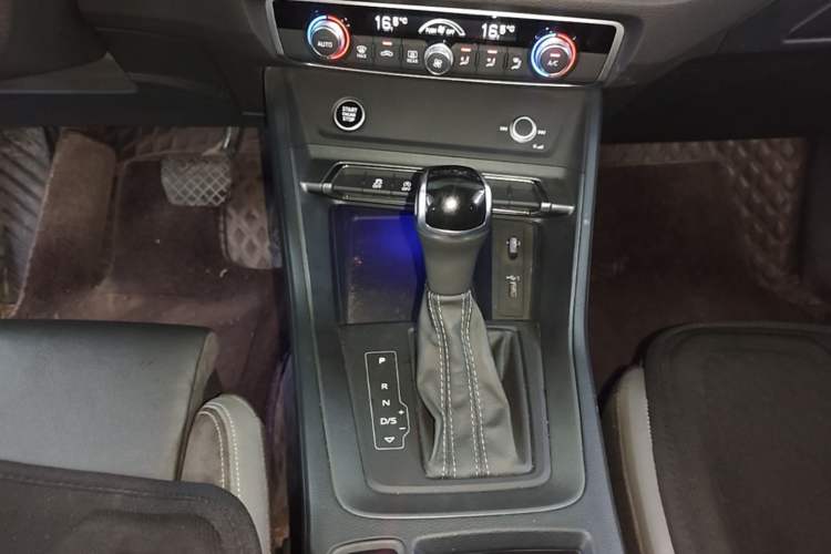 Used Audi Q3 Sportback 2020 40 TFSI Fashion Model Gear Lever