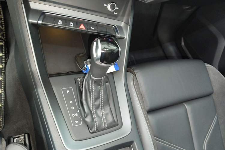 Used Audi Q3 Sportback 2020 40 TFSI Fashion Model Gear Lever