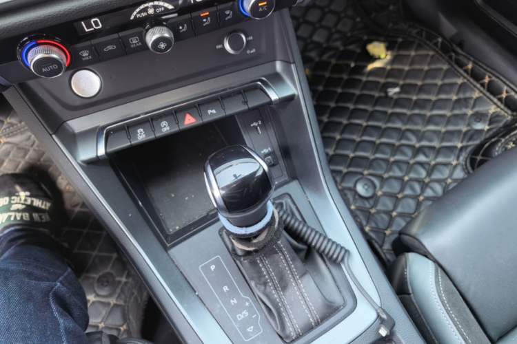 Used Audi Q3 Sportback 2020 40 TFSI Fashion Model Gear Lever