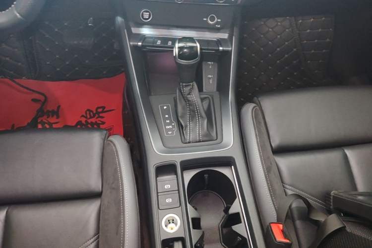 Used Audi Q3 Sportback 2020 40 TFSI Fashion Model Gear Lever