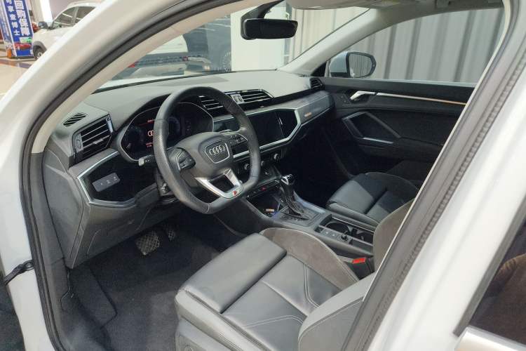 Used Audi Q3 Sportback 2020 40 TFSI Fashion Model Interior 2
