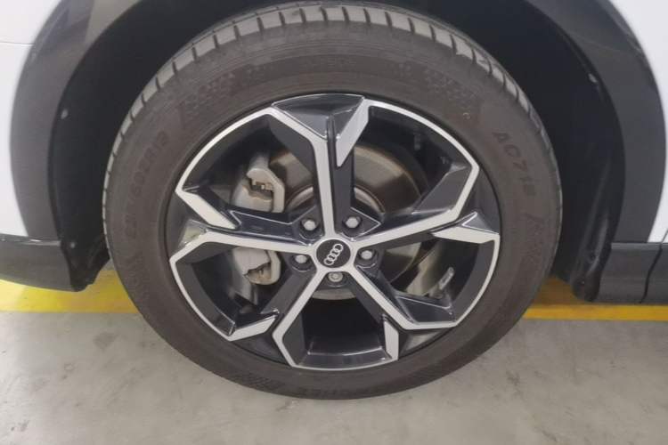 Used Audi Q3 Sportback 2020 45 TFSI quattro Fashion Edition Left Front Wheel Hub
