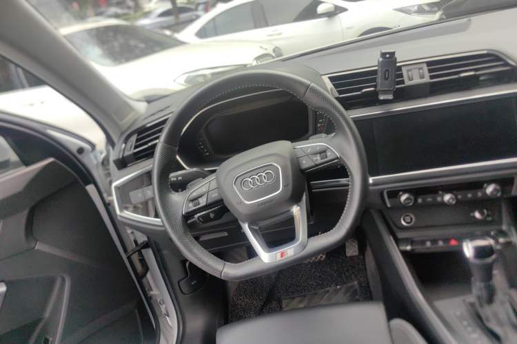 Used Audi Q3 Sportback 2020 40 TFSI Fashion Model Steering Wheel