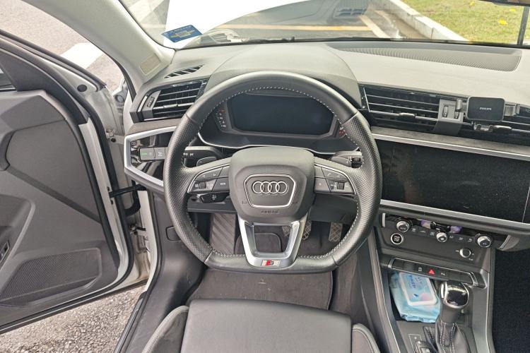 Used Audi Q3 Sportback 2020 40 TFSI Fashion Model Steering Wheel