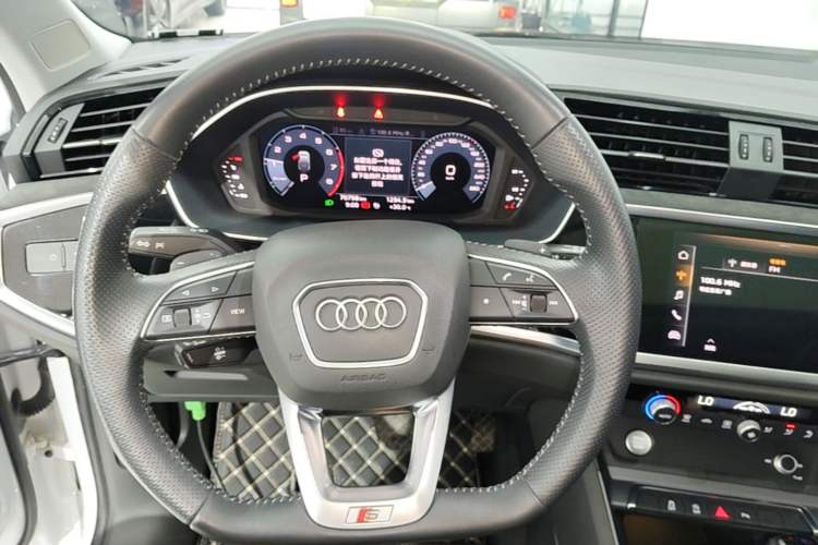 Used Audi Q3 Sportback 2020 40 TFSI Fashion Model Steering Wheel