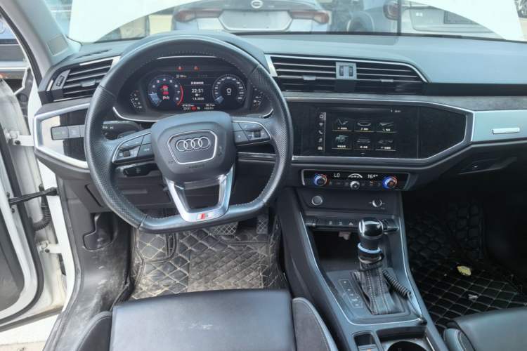 Used Audi Q3 Sportback 2020 40 TFSI Fashion Model Steering Wheel