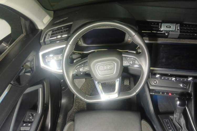 Used Audi Q3 Sportback 2020 40 TFSI Fashion Model Steering Wheel