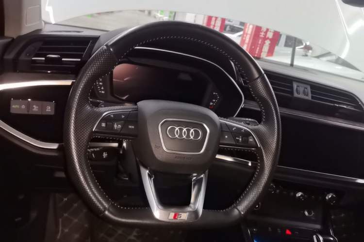 Used Audi Q3 Sportback 2020 40 TFSI Fashion Model Steering Wheel