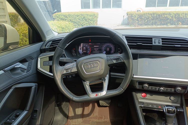 Used Audi Q3 Sportback 2020 40 TFSI Fashion Model Steering Wheel