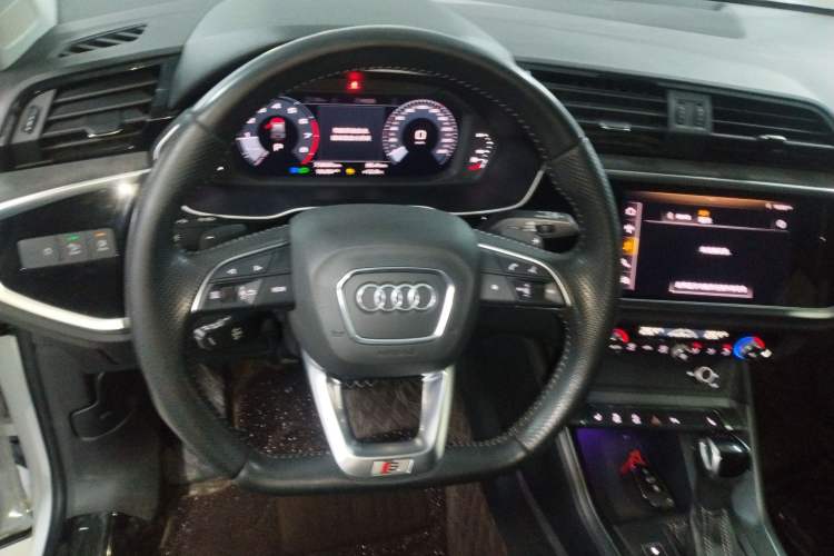 Used Audi Q3 Sportback 2020 40 TFSI Fashion Model Steering Wheel