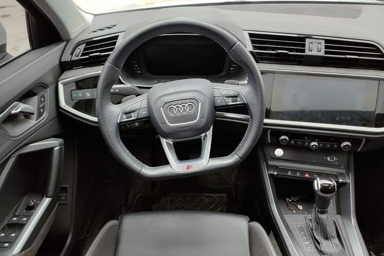 Used Audi Q3 Sportback 2020 40 TFSI Fashion Model Steering Wheel